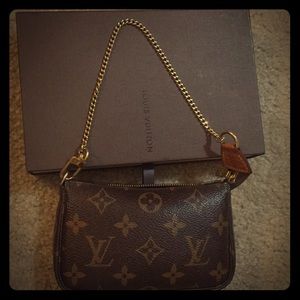 Louis Vuitton monogram mini pochette